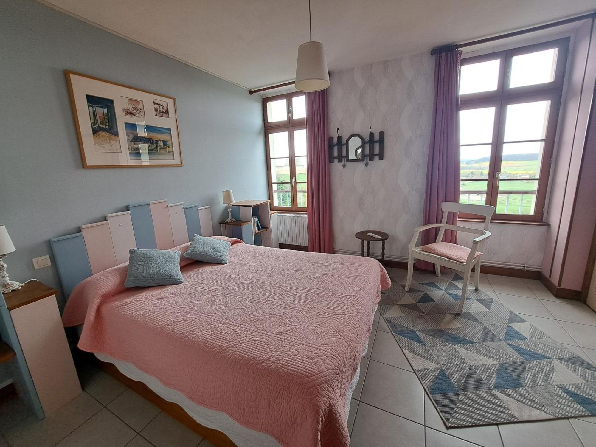 Location A Coucy Le Chateau Eksteriør billede